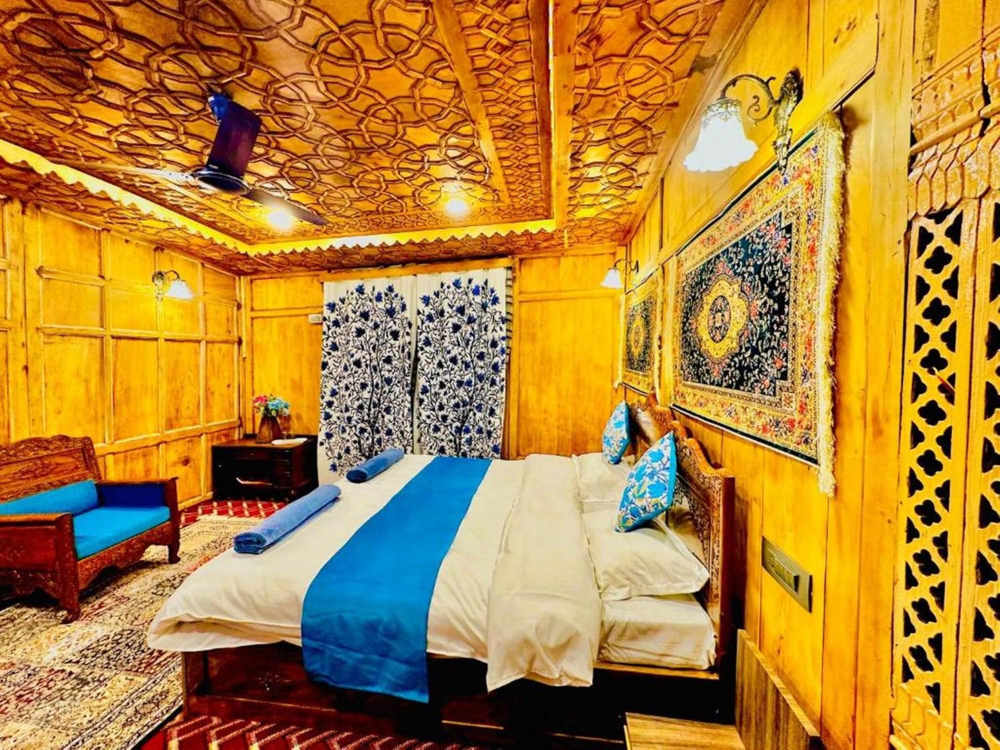 Hotel Floating Luxury Group Of Houseboats Srīnagar Exterior foto