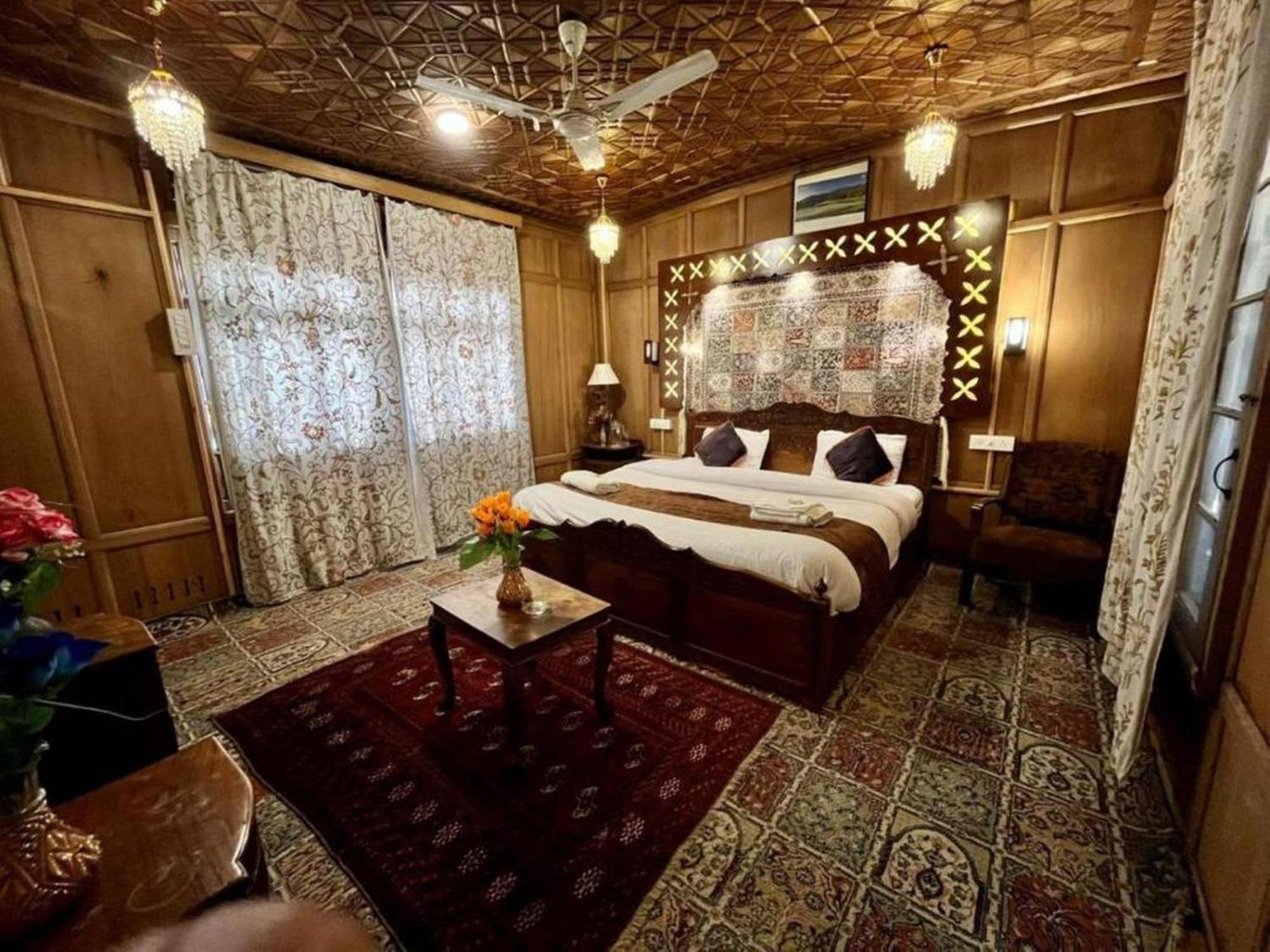 Hotel Floating Luxury Group Of Houseboats Srīnagar Exterior foto