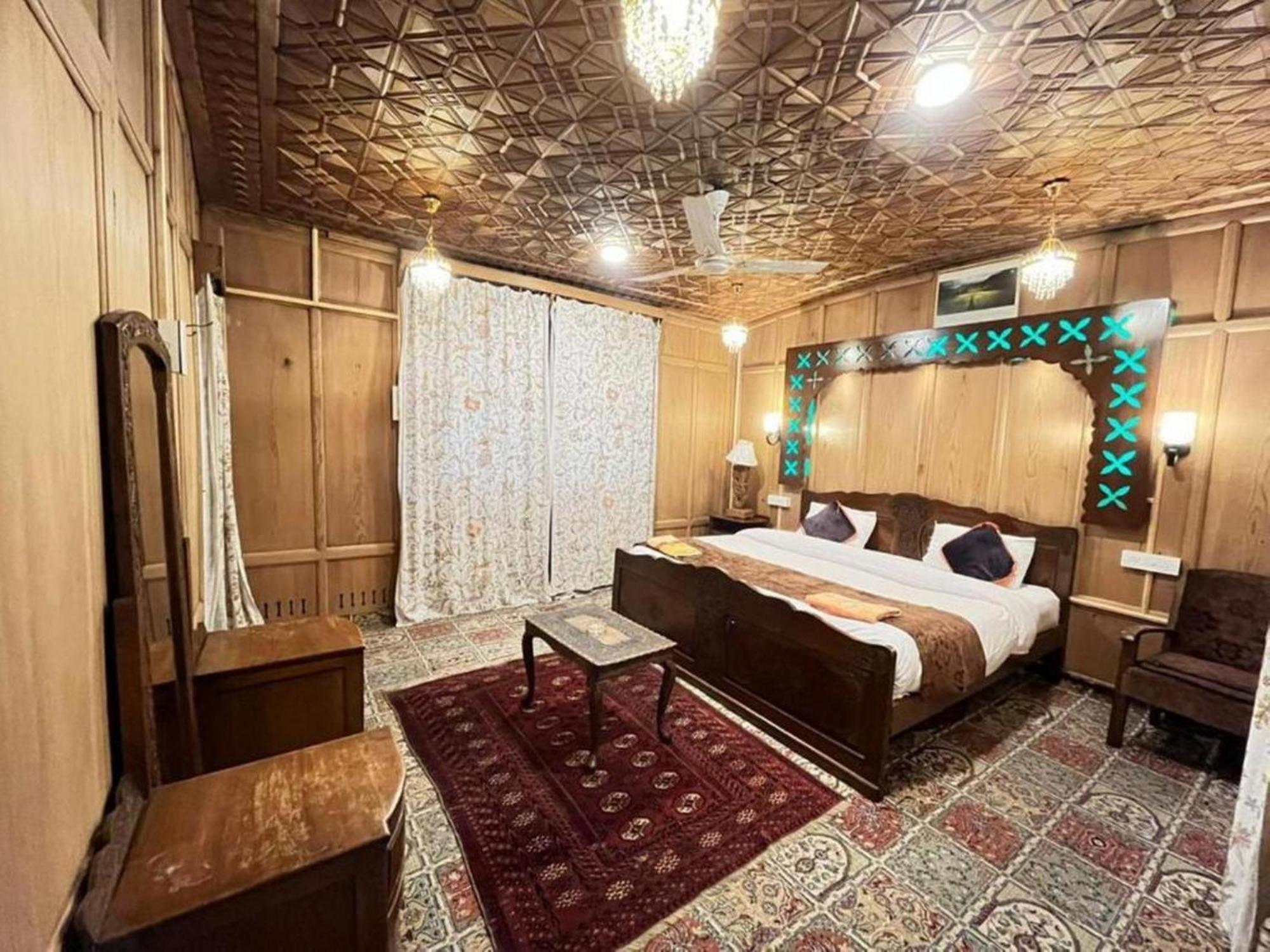 Hotel Floating Luxury Group Of Houseboats Srīnagar Exterior foto